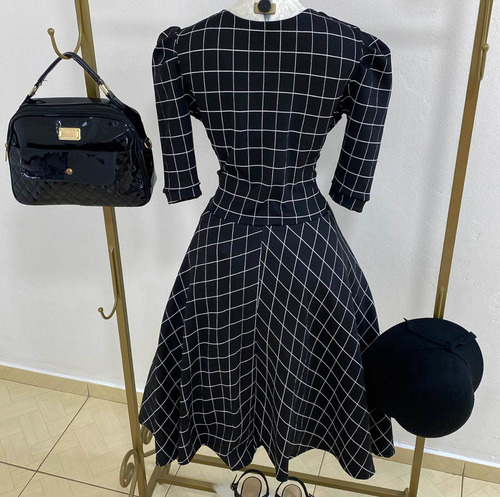 Imagem 9 de 9 de Vestido Midi Rodado Preto Xadrez Manga Princesa