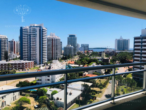 Apartamento Venta - 4 Dormitorios -playa Brava