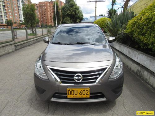 Nissan Versa Sense 1.6 Mecánico Sedán
