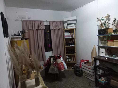 Flores Propiedades Vende Casa Esquina Barrio Modelo Sobre Av. America