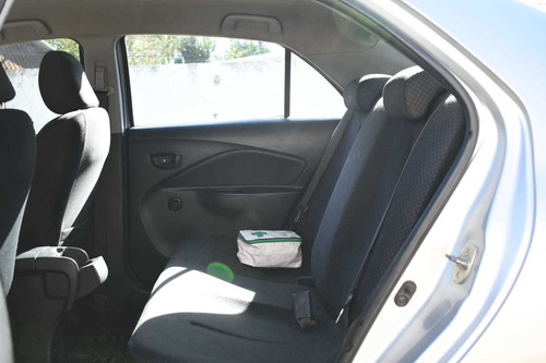 Toyota Yaris Sedan 5 P Full