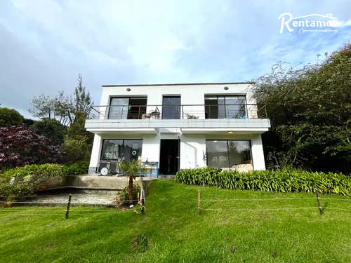 Casa En Venta En Alto Del Escobero. Cod V775211