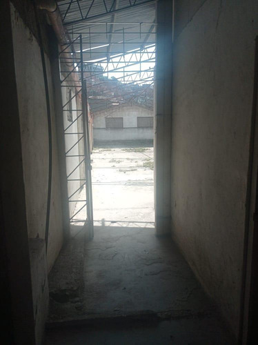 Imagen 5 de 10 de Se Vende Galpón 240m2 Puente Hierro 8477