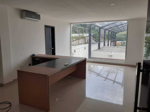 Imagen 2 de 16 de Se Vende Galpon, Con Local Comercial Oficinas Y Terreno