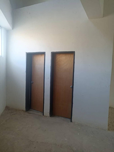 Imagen 2 de 8 de Local Comercial En Venta Chalet Country San Diego