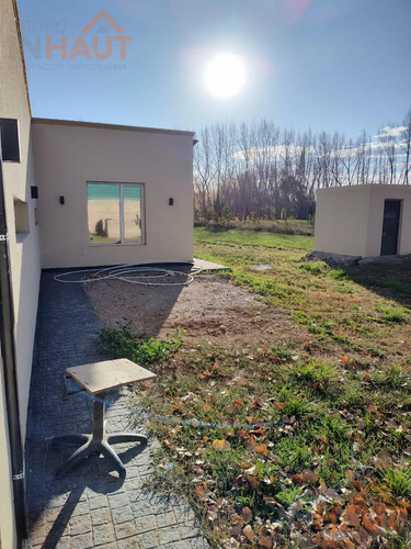 Chacra Con Casa A Estrenar, Galpon Y Pileta - Sobre Ruta 65 -