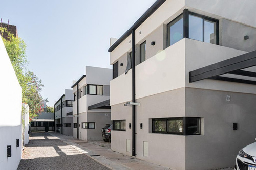 Casa En Fisherton 2 Dormitorios + Comodin! Con Jardin