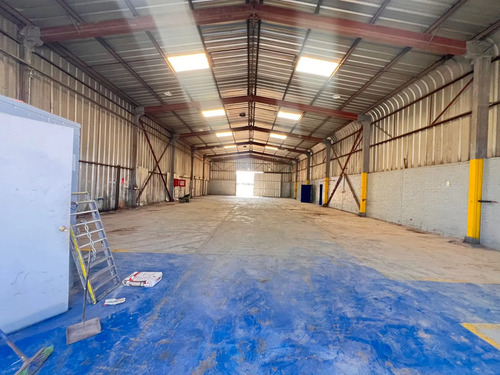 Bodega Con Oficina 610 M2 En Condominio Cerrillos