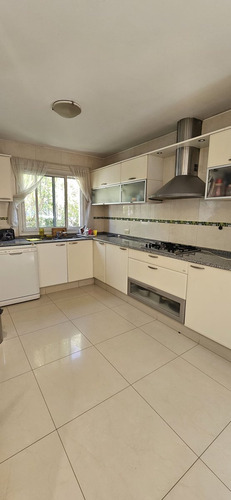 Venta De Casa Club De Campo Mza, Excelente Vista