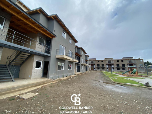Monoambiente En Barrio La Plaza Con Jardín - En Pozo - Financiados - Bariloche - Patagonia