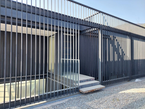Imagen 3 de 19 de Moderna Casa En La Reserva