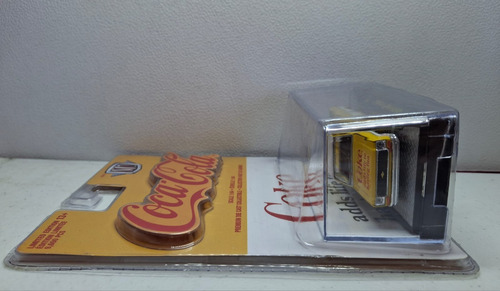 M2 Machines 1979 Chevrolet Scottsdale Coca Cola Coke 1/64 Amarillo (Usado)