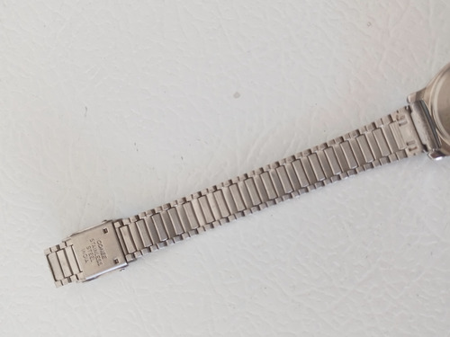 Reloj Timex Quartz De Dama De Acero Inoxidable Plateado (Usado)