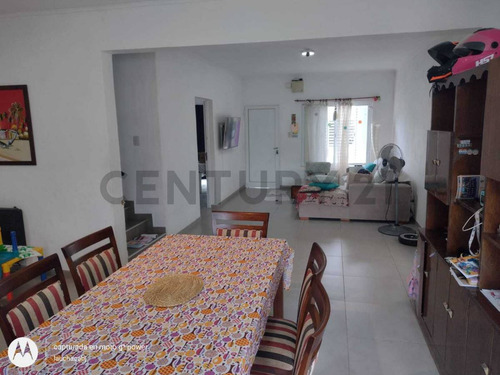 Venta De Casa De 4 Dormitorios En Esperanza, Santa Fe.