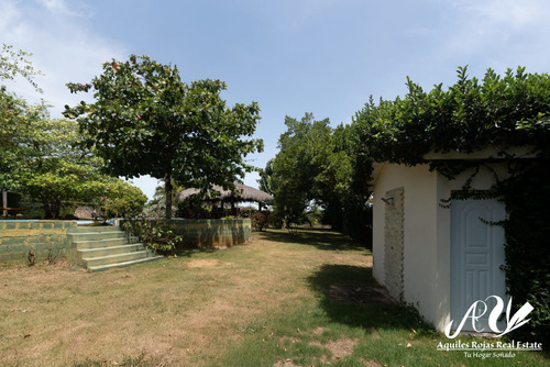 Villa Amueblada En Costambar