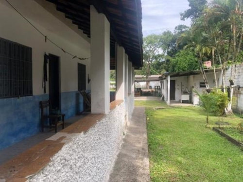 Imagem 2 de 30 de Mini Sitio Em Itanhaém, No Bairro Indaia, Com Baias, Cômodos Amplos, Quintal Para Plantação, Criação De Animal De Pequeno Porte, Aceita Carro Como Parte Do Pagamento Ref: 6742/ac
