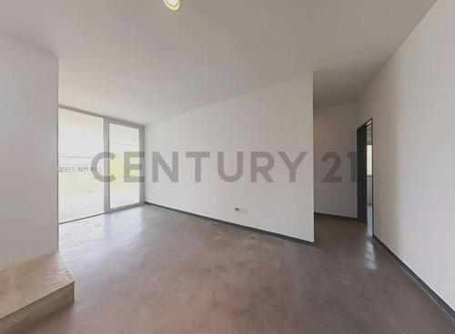 Venta De Casa 5 Dormitorios Lote En Esquina A La Laguna Principal Con Pileta