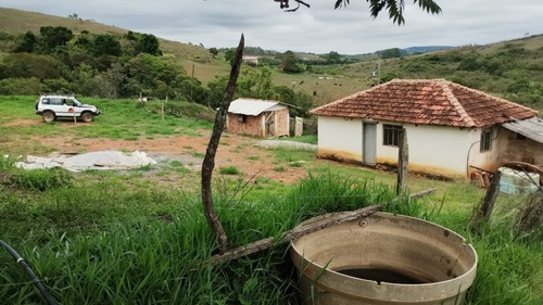 Vende-se Sítio Com Área Total De 14.6 Hectares