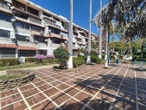 Apartamento Frente Al Mar En Playa Moreno Y Con Acceso Privado A La Playa