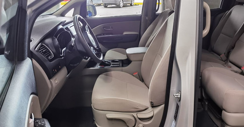 Imagen 9 de 15 de Kia Sedona 2019 3.3 V6 Lx Tela 8 Pasajeros At