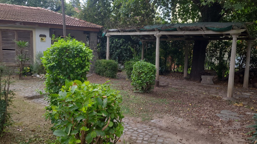 Casa Sobre Lote Propio Con Jardin Y Pileta A Refaccionar