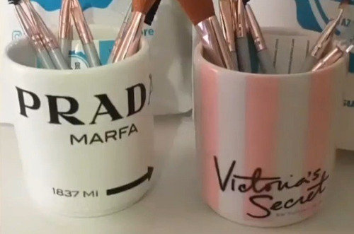 Porta Brochas Diseño Victoria /prada/pink Secret En Ceramica