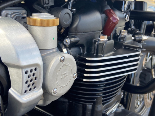 Triumph - Bobber Black - 20/20