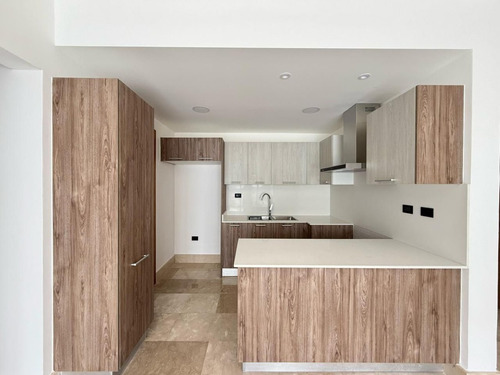 Apartamento Con Terraza Privada Y 3 Parqueos En Serralles