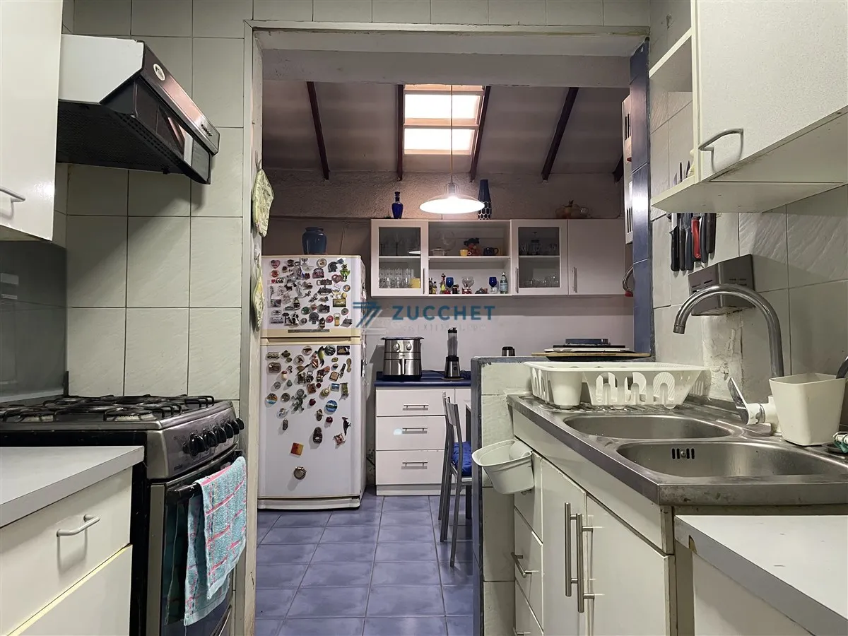 Imagen 2 de 30 de Se Vende Casa De 5 Dor 3 Baños 2 Estacion Metro Stgo Bueras