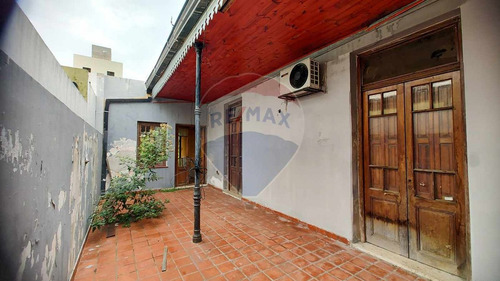 Venta - Casa 4 Amb. A Refaccionar - Campana Centro