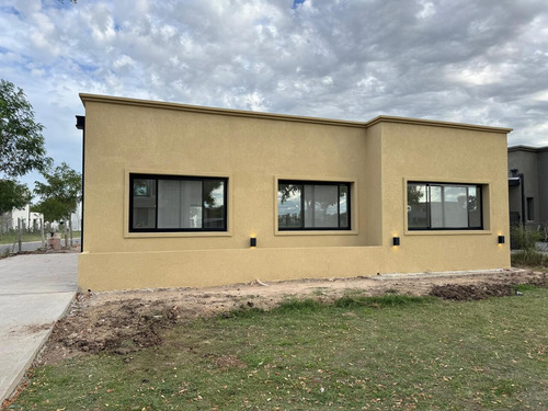 Venta De Casa 5 Ambientes A Estrenar En Barrio San Pablo