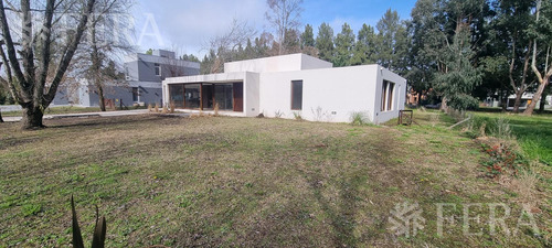 Venta Casa 4 Ambientes Con Piscina En Miralagos - La Plata