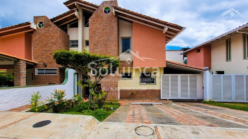 Imagen 2 de 23 de Townhouse Sector La Pedregosa