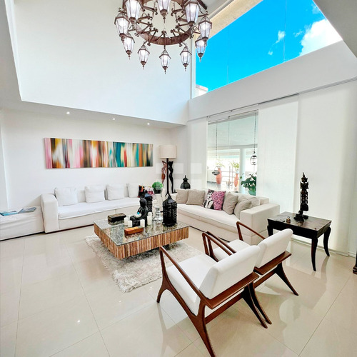 Hermosa Casa En El Condominio Exclusivo: Las Villas - Campo De Golf.