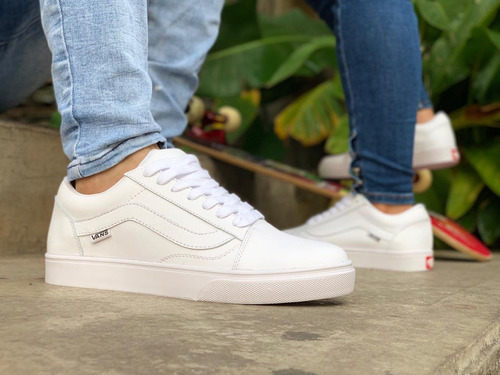 replicas vans