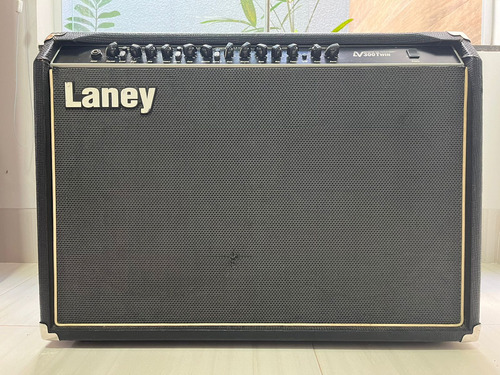 Amplificador Pré Valvulado Laney Lv300 Twin 2x12 Celestion