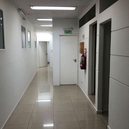 Departamento Uso Prof. 7 Oficinas A 1/2 Cuadra De Av. Córdoba, Del Hospital De Clínicas, De Facultad De Medicina Y Ciencias Económicas
