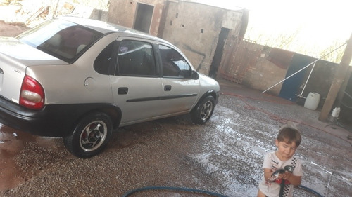 Imagem 2 de 6 de Chevrolet Corsa Classic Modelo 2001