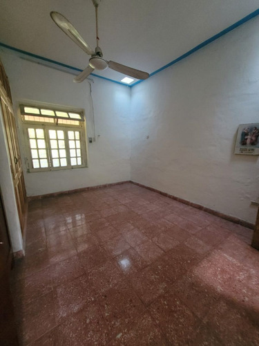 Casa Amplia Con Techos Altos A 2 Cuadras De La Iglesia De San Cristobal