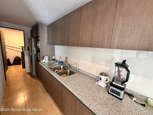 Casa En Venta De 4 Recamaras Y 4 Baños