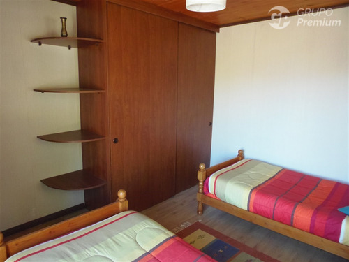 Casa En Venta De 4 Dorm. En Olmué
