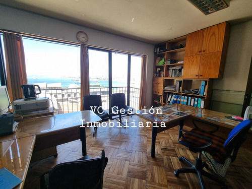 Oficina En El Casco Histórico De Valparaíso