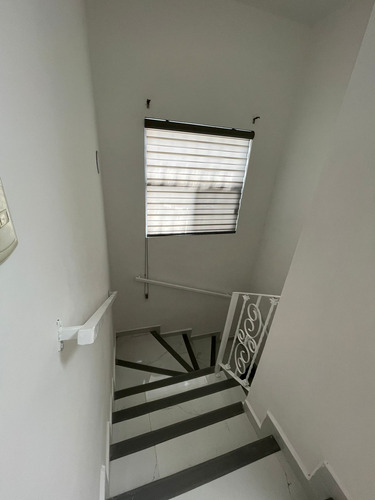 Casa En Fraccionamiento Privado, 3 Recámaras, 2.5 Baños, Doble Cochera, Vigilancia 24/7, Cocina De Cuarzo