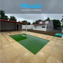 Comprar Vendo Casa Amplia Y Luminosa 3 Dormitorios, 3 Baños, Amplio Terreno Con Piscina. Medanos De Solymar A 3 Cuadras De La Playa