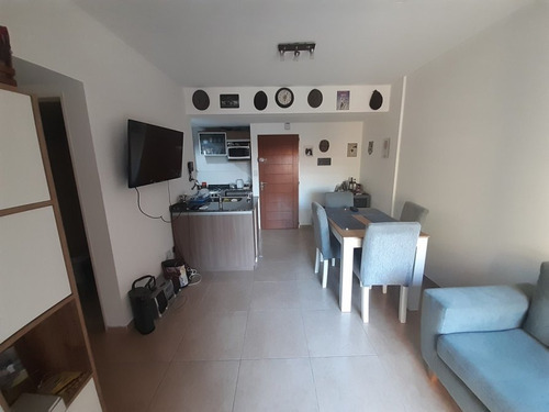Imagen 10 de 12 de 2 Ambientes Al Frente Con Cochera!