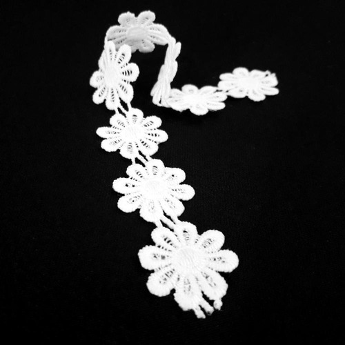 Ack-13363 Galón De Guipure Floreado De 20mm Por 68,5mts
