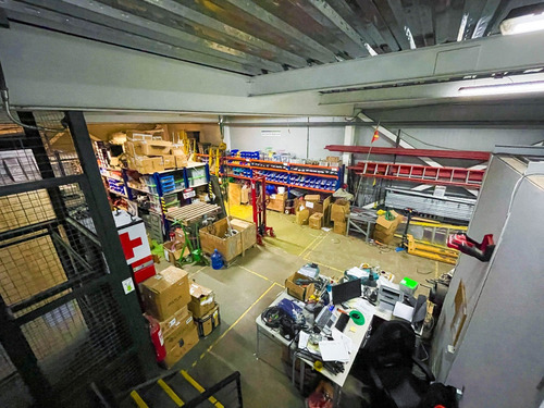 Edificio Con Bodegas Y Oficinas Habilitadas + Terraza