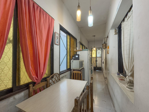 Venta - Casa Tipo Ph - Multifamiliar - 5 Ambientes - Terraza - Taller De Trabajo