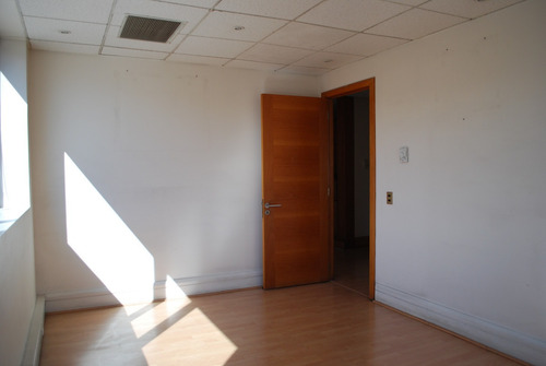 Imagen 4 de 6 de Arriendo Oficina (141m2) Metro El Golf
