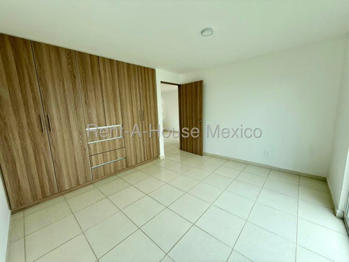 Santa Rosa Jauregui. Venta - Casa De 1 Nivel Con 3 Recámaras Y Área De Tv